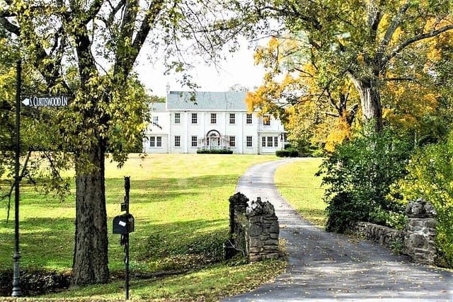 Nashville "Homes Of The Stars" Narrated Bus Tour with 30+ Celebrity Homes - Photo 1 of 16